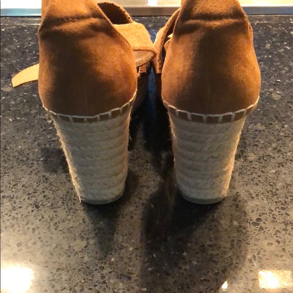 NWOT Altar’d State Tan Wedges - Picture 4 of 6